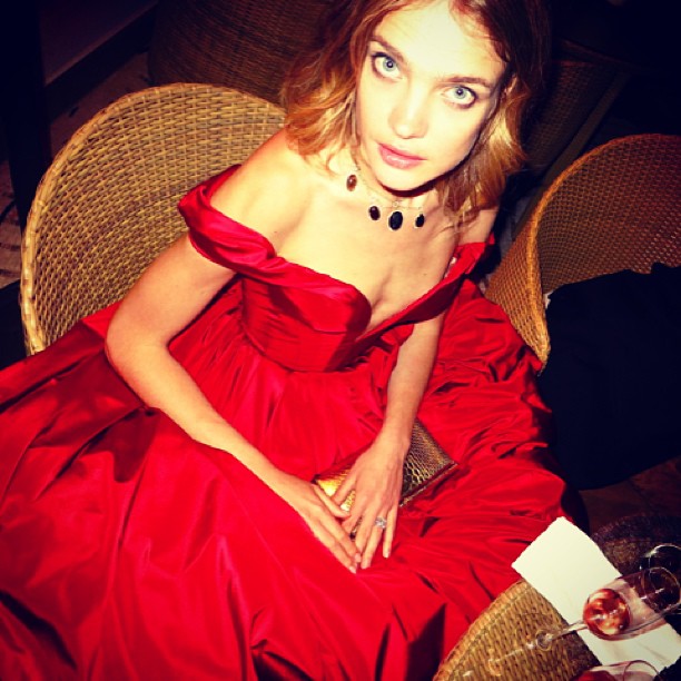 Modelki w Cannes: Natalia Vodianova szykuje się do wyjścia, fot. Instagram Dereka Blasberga