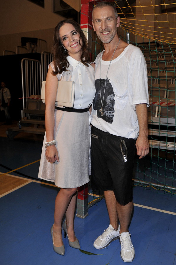 Gwiazdy na pokazie Roberta Kupisza Fair Play: Anna Wendzikowska (w sukience Bohoboco) i Robert Kupisz, fot. Akpa