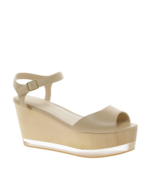 Buty na koturnie - czy są modne w sezonie wiosna-lato 2013?