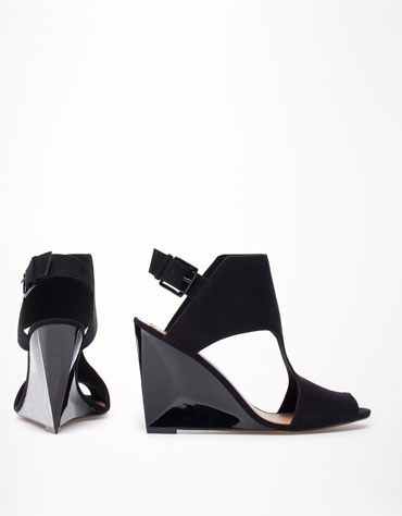 Buty na koturnie - czy są modne w sezonie wiosna-lato 2013?