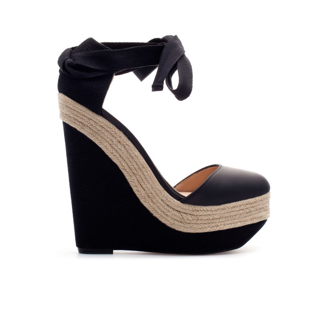 Buty na koturnie - czy są modne w sezonie wiosna-lato 2013?