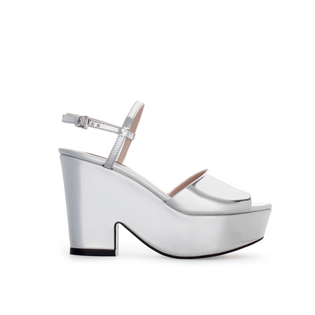 Buty na koturnie - czy są modne w sezonie wiosna-lato 2013?
