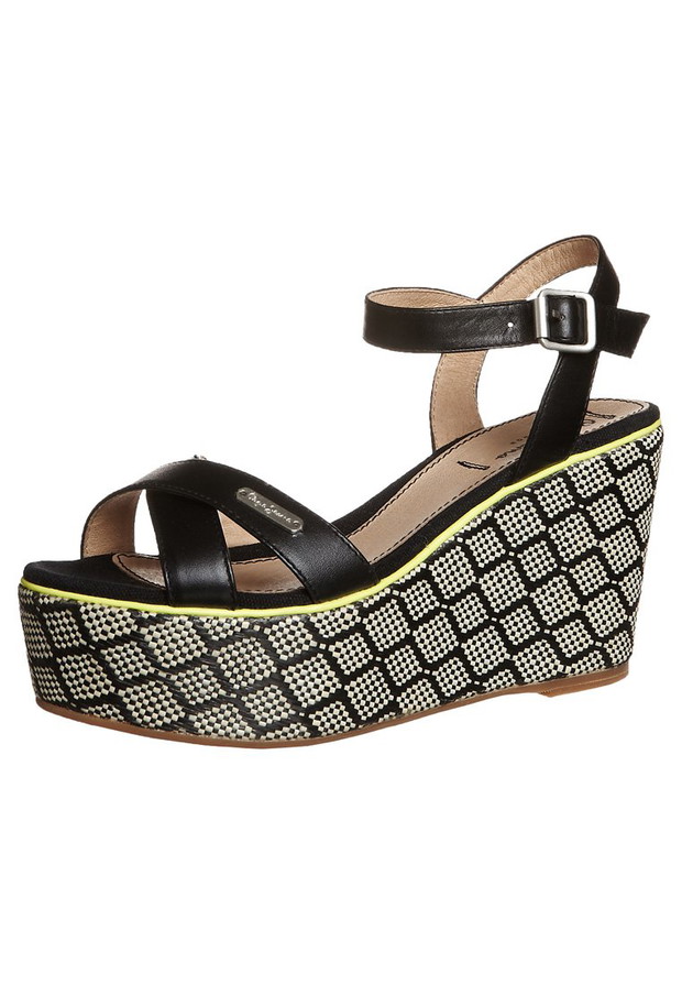Buty na koturnie - czy są modne w sezonie wiosna-lato 2013?