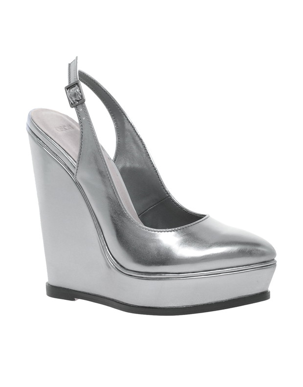 Buty na koturnie - czy są modne w sezonie wiosna-lato 2013?