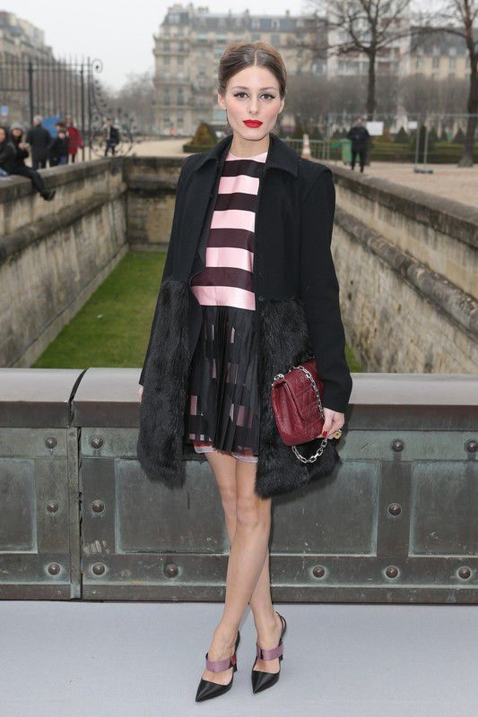 Trendy 2013, paski i szachownica: Olivia Palermo przed pokazem Christian Dior jesień-zima 2013/2014, fot. East News