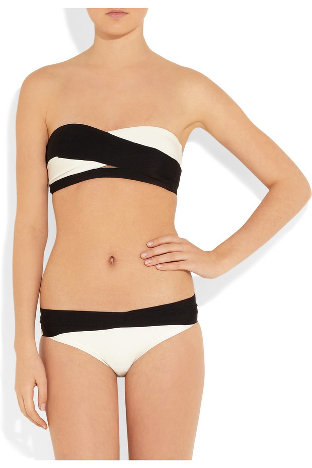 Dwuczęściowe kostiumy kąpielowe, fot. mat. prasowe Herve Leger, ok. 2950 zł, dostępne w net-a-porter