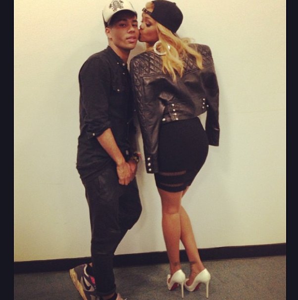 Rihanna w Paryżu - relacja Instagram. Ja i moje kochanie!!!! @olivier_rousteing #diamondsworldtour #backstagelife #PaRih @badgalriri