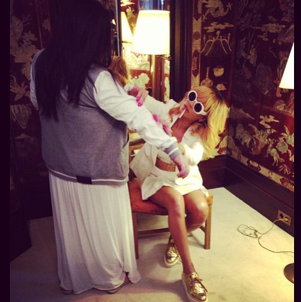 Rihanna w Paryżu - relacja Instagram. Sprawdzam jak leżą moje projekty, tam gdzie #Coco sprawdzała swoje! #imjustdifferent @badgalriri