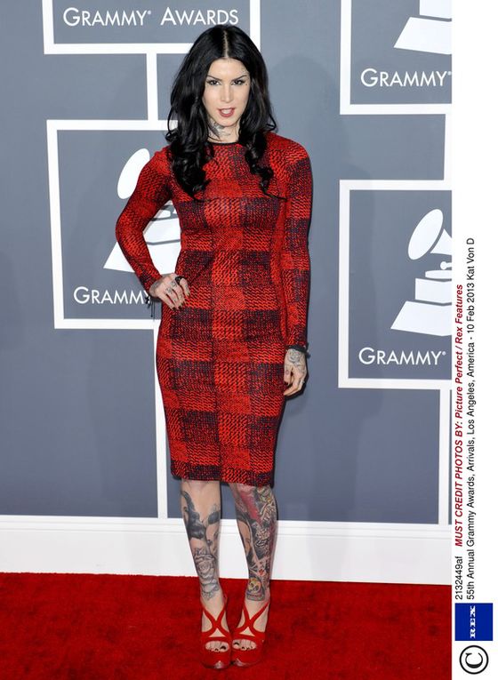 Czerwone sukienki gwiazd: Kat Von D w sukience 10 Crosby Derek Lam na rozdaniu nagród Grammy 2013, fot. East News