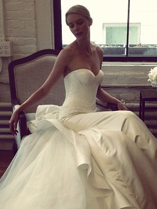 Suknie ślubne Zac Posen w umiarkowanych cenach