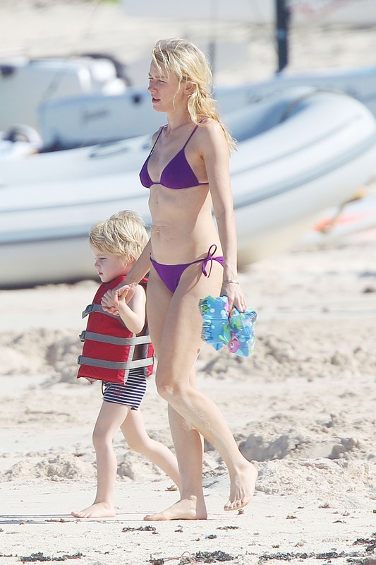 Gwiazdy w bikini: Naomi Watts na St Barths, fot. East News