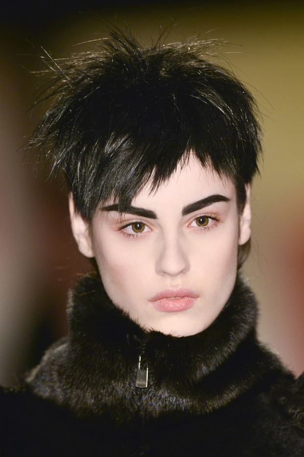 Trendy 2013 - mocna linia brwi
