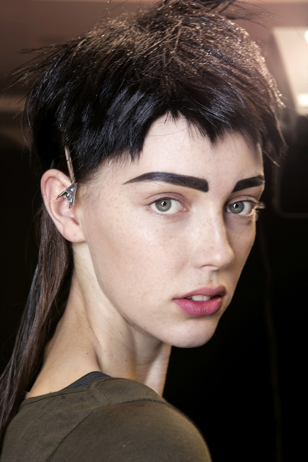 Trendy 2013 - mocna linia brwi