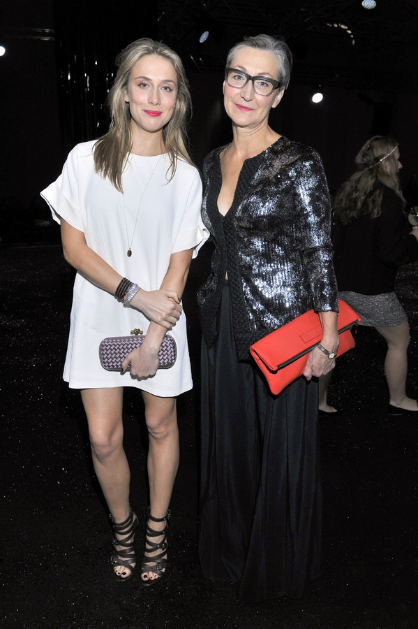 Gwiazdy na pokazie Mariusza Przybylskiego, jesień-zima 2013: Natalia Klimas i Joanna Klimas, fot. Akpa