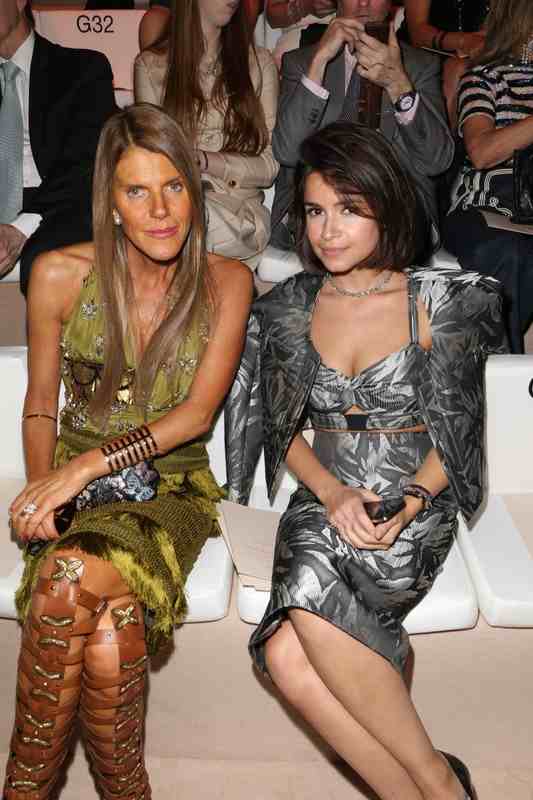 Gwiazdy na Paris Fashion Week haute couture jesień-zima 2013: Anna Dello Russo i Miroslava Duma na pokazie Giorgio Armani, fot. East News  