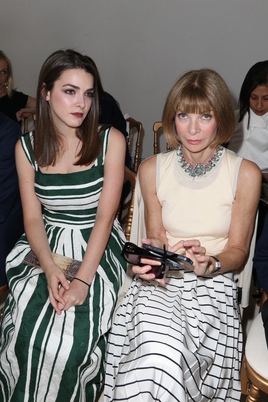Gwiazdy na Paris Fashion Week haute couture jesień-zima 2013: Bee Shaffer oraz Anna Wintour na pokazie Giambattista Valli, fot. East News