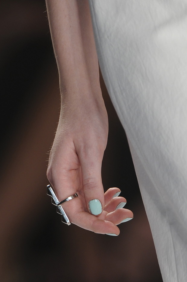Ślubny manicure - trendy 2013