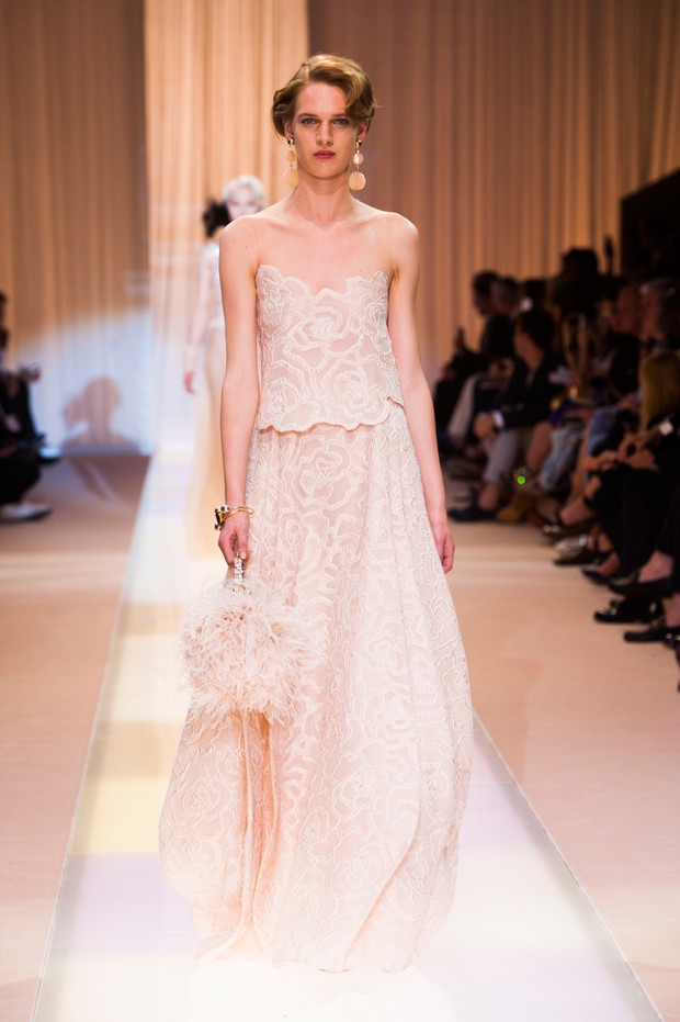 Suknie ślubne z pokazów haute couture: Armani Privé jesień-zima 2013/14, fot. Imaxtree