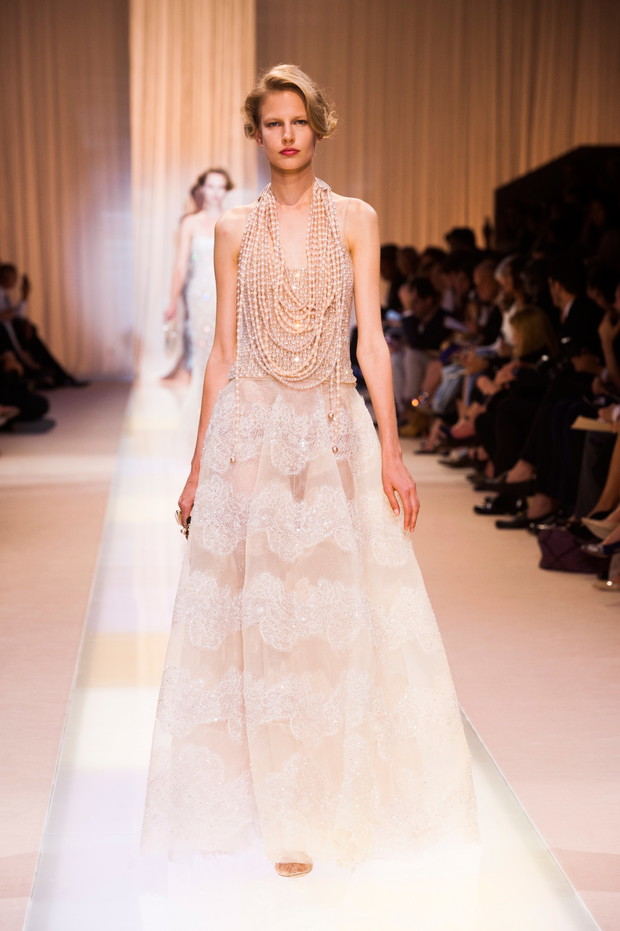 Suknie ślubne z pokazów haute couture: Armani Privé jesień-zima 2013/14, fot. Imaxtree