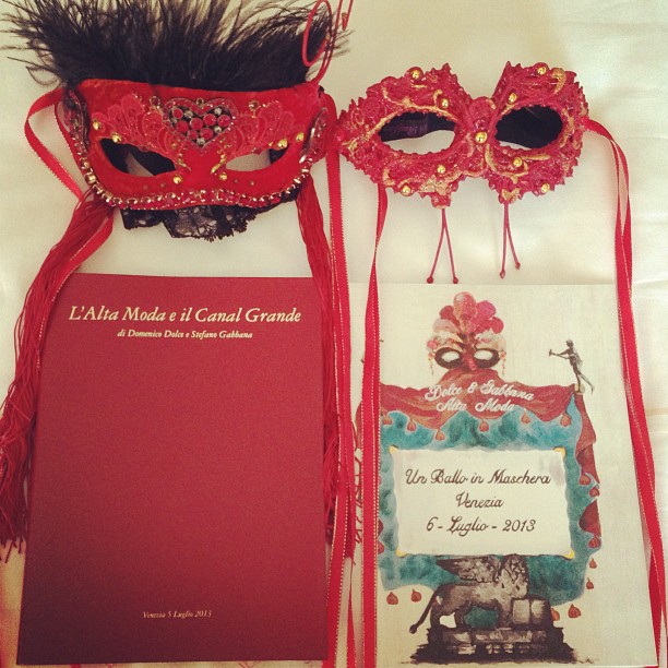 Zaproszenia na pokaz Dolce & Gabbana Alta Moda i na Un Ballo in Maschera, fot. Instagram
