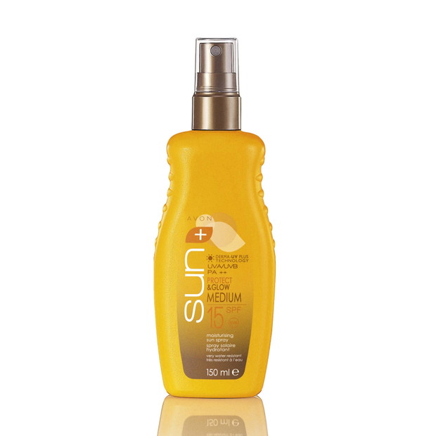 AVON SUN+ spray PROTECT&GLOW z beta karotenem, który nadaje skórze złocistą długotrwałą opaleniznę i blask, a dodatkowo zawarty w formule kompleks witamin i aloes nawilżają i odżywiają skórę,