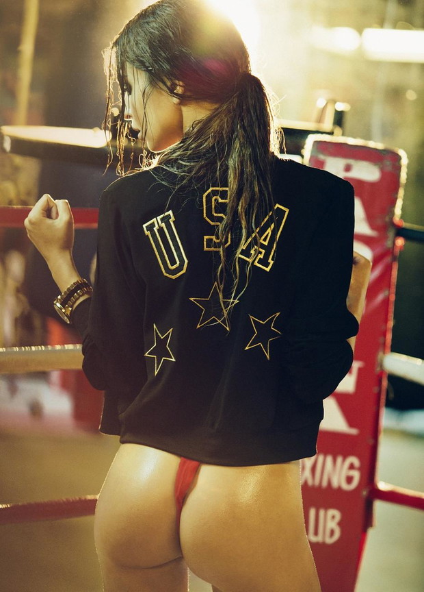 Emily Ratajkowski z Blurred Lines jako bokserka