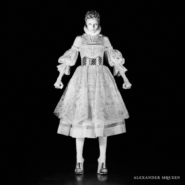 Epoka elżbietańska inspiracją dla marki Alexander McQueen