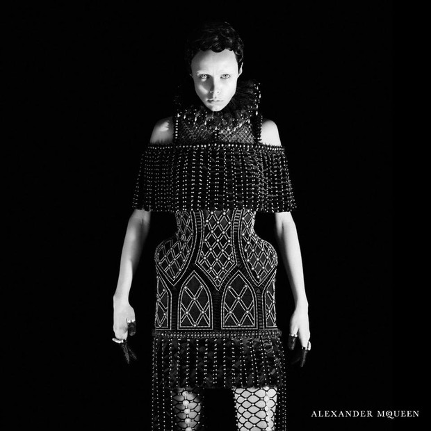 Epoka elżbietańska inspiracją dla marki Alexander McQueen