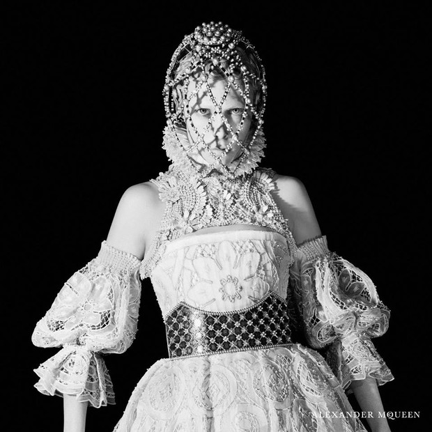 Epoka elżbietańska inspiracją dla marki Alexander McQueen