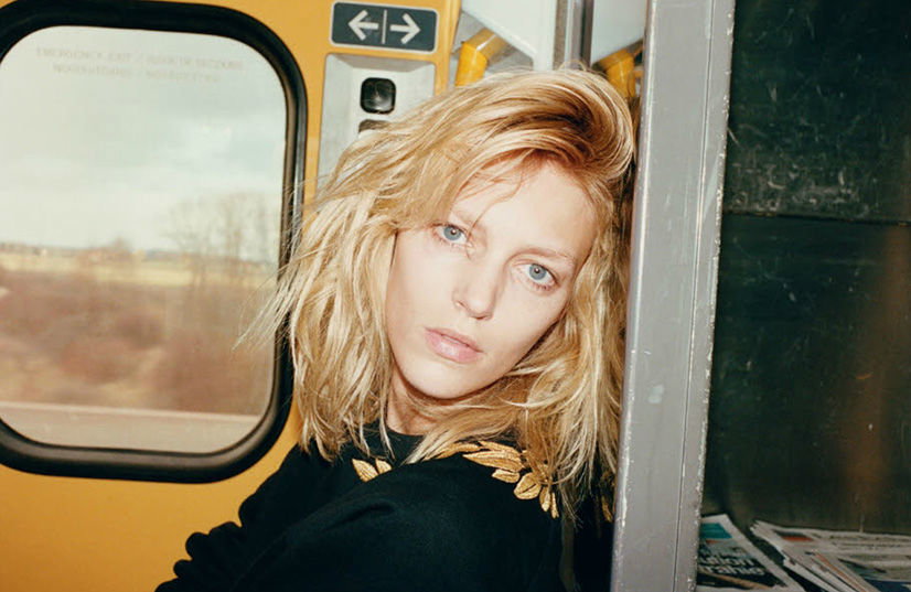 Naturalna Anja Rubik w System Magazine nr 1