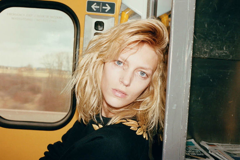 Naturalna Anja Rubik w System Magazine nr 1