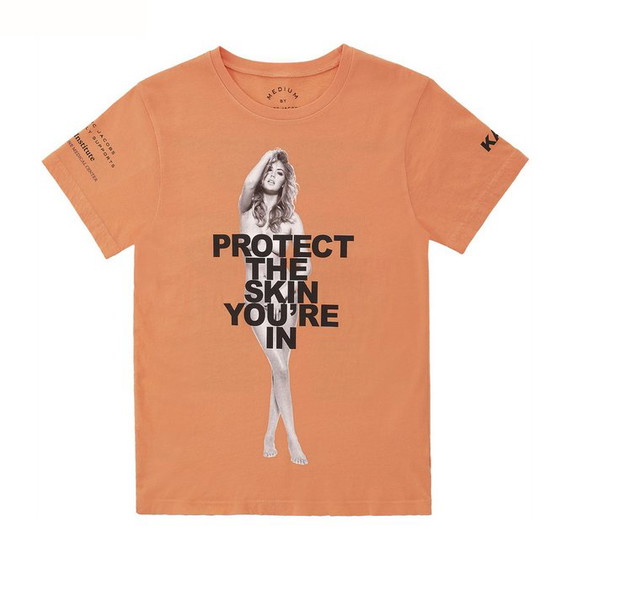 Kate Upton na t-shircie Protect The Skin You