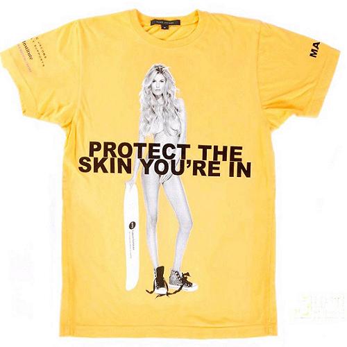 Marisa Miller na t-shircie Protect The Skin You