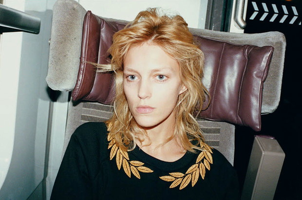 Naturalna Anja Rubik w System Magazine nr 1