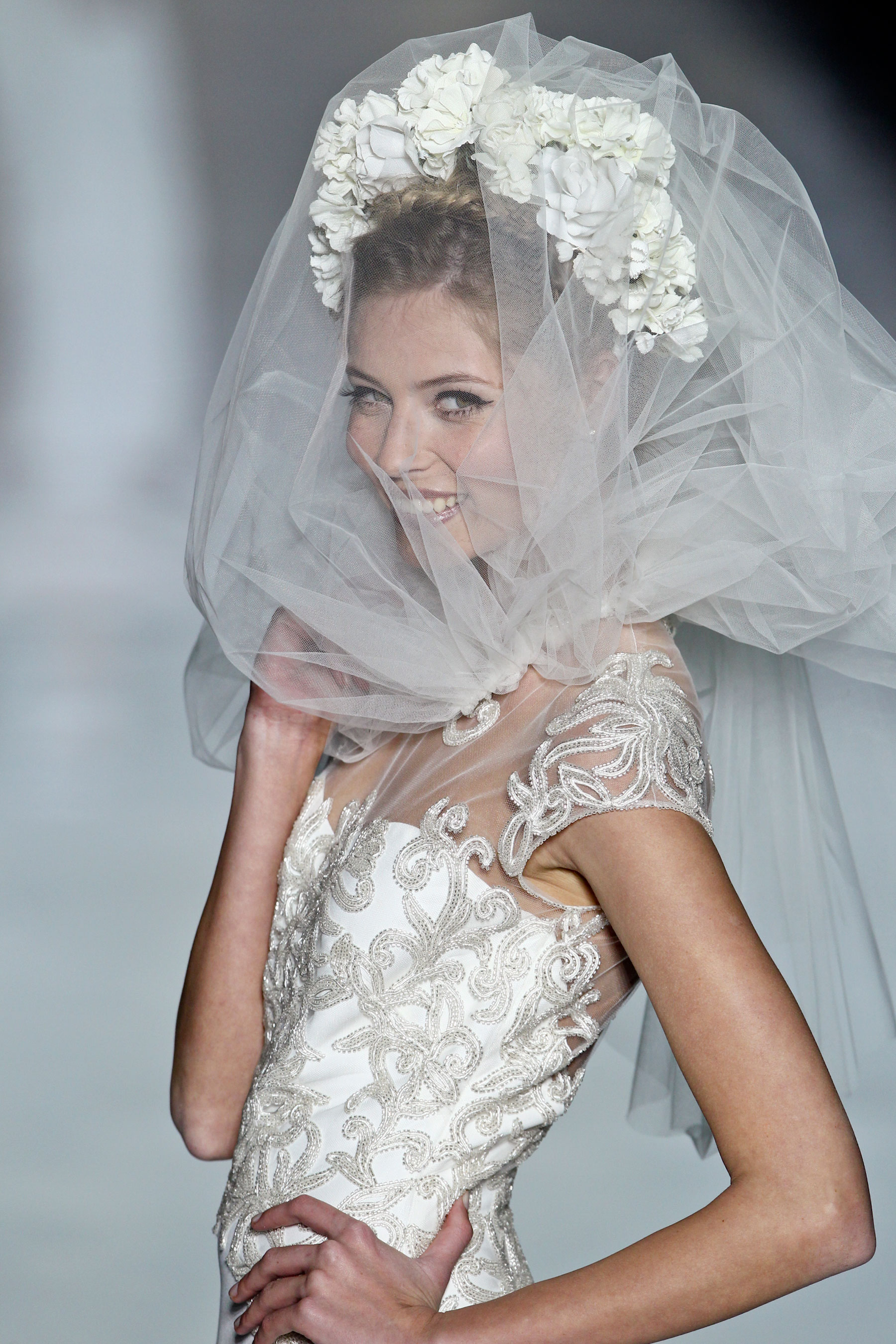 Suknie ślubne 2014: Pronovias kolekcja "First Love"