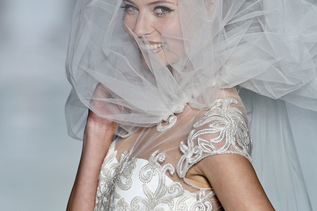 Suknie ślubne 2014: Pronovias kolekcja "First Love"