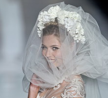 Suknie ślubne 2014: Pronovias kolekcja "First Love"