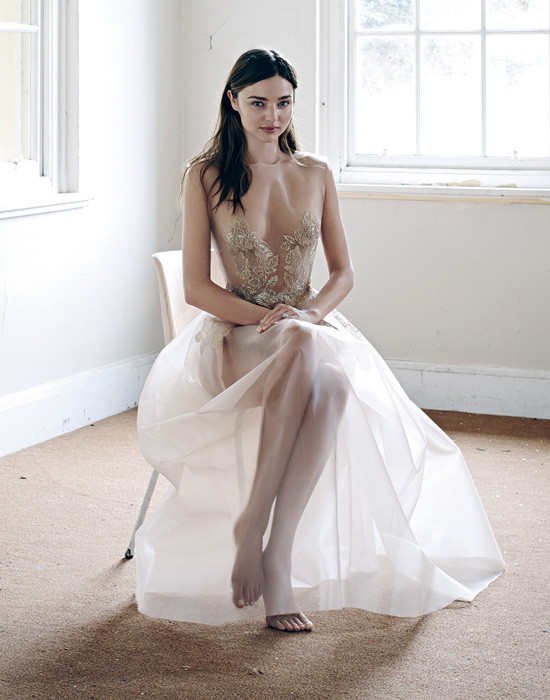 Miranda Kerr w artystycznym projekcie dla Sunday Style