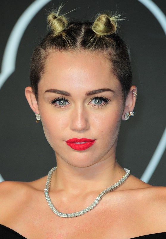 MTV Video Music Awards 2013: makijaż i fryzury gwiazd