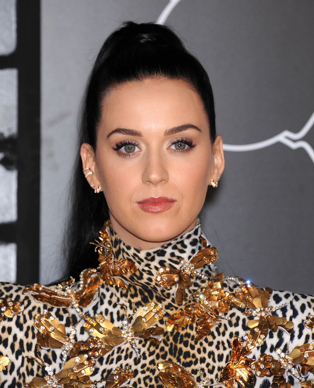 MTV Video Music Awards 2013: makijaż i fryzury gwiazd