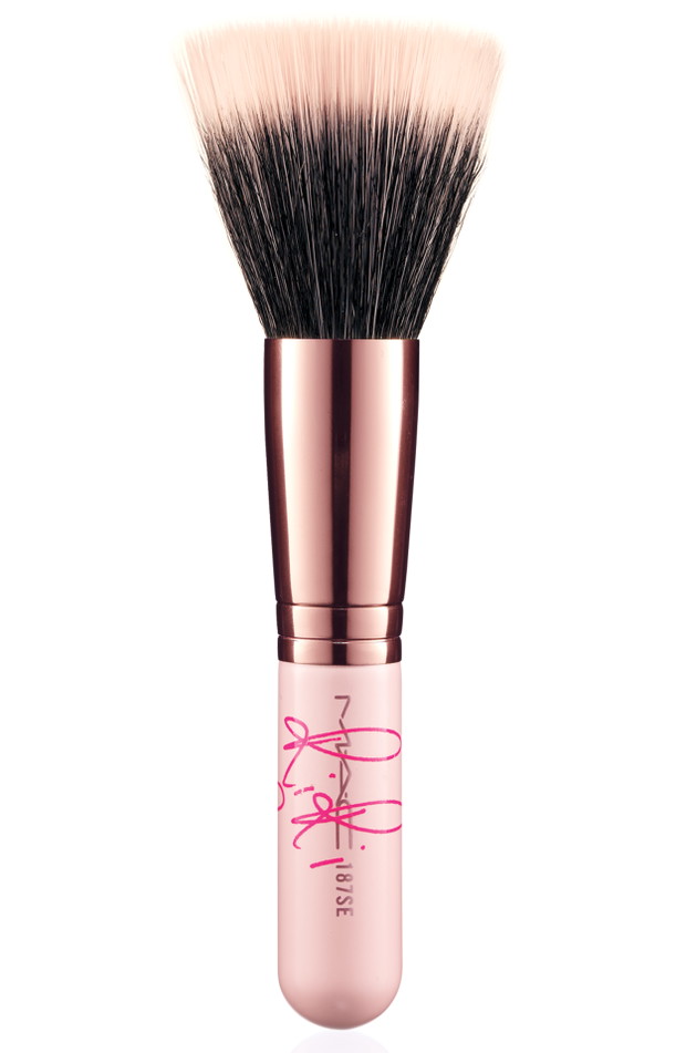 Rihanna dla MAC RiRi ♥ MAC: pędzel Duo Fibre Face, 215 zł, fot. mat. prasowe