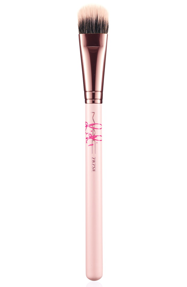 Rihanna dla MAC RiRi ♥ MAC: pędzel Duo Fibre Shade, 145 zł, fot. mat. prasowe
