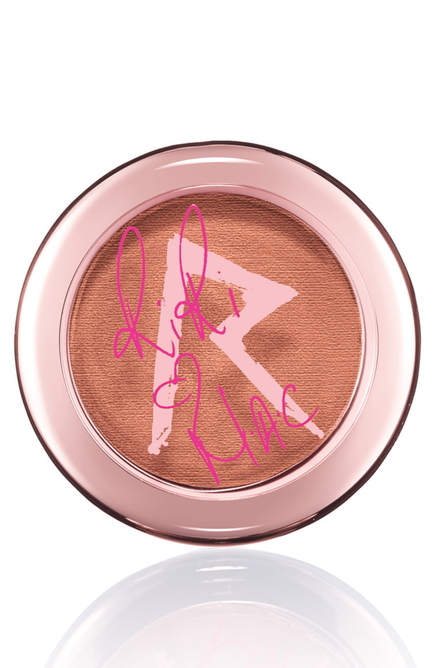 Rihanna dla MAC RiRi ♥ MAC: róż w kolorze Bad Girl Gone Good, 106 zł, fot. mat. prasowe