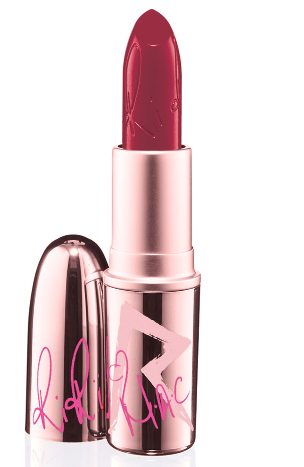 Rihanna dla MAC RiRi ♥ MAC: szminka w kolorze RiRi Woo, 95 zł, fot. mat. prasowe