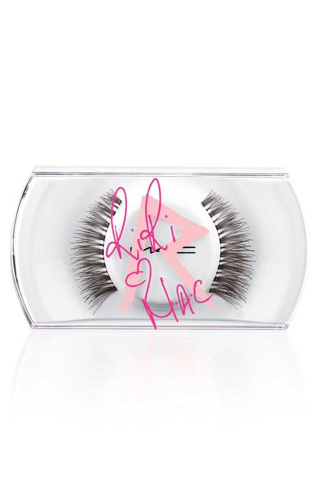 Rihanna dla MAC RiRi ♥ MAC: sztuczne rzęsy, 64 zł, fot. mat. prasowe