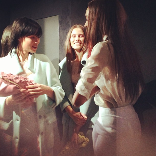 Backstage pokazu Burberry wiosna-lato 2014