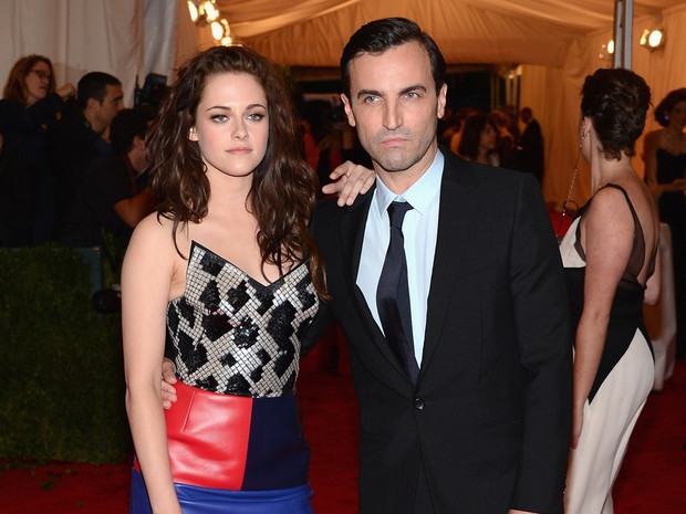 Nicolas Ghesquière i Kristen Stewart na Met Gala 2012, fot. Cover Media