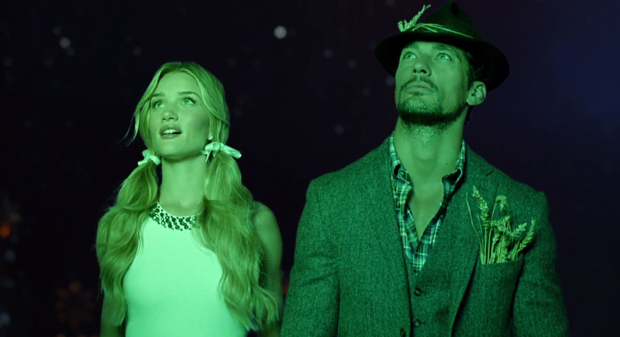 Rosie Huntington-Whiteley w Krainie Czarów