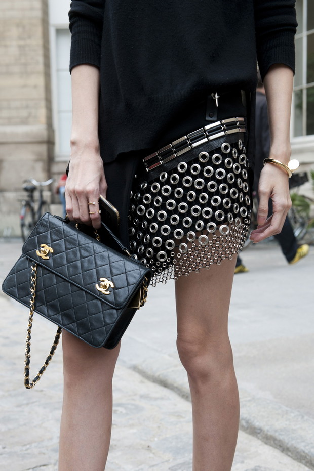 Street fashion: fokus na buty i torebki