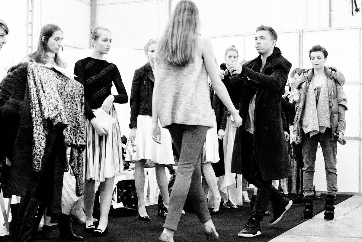 Łukasz Jemioł: backstage pokazu wiosna - lato 2014